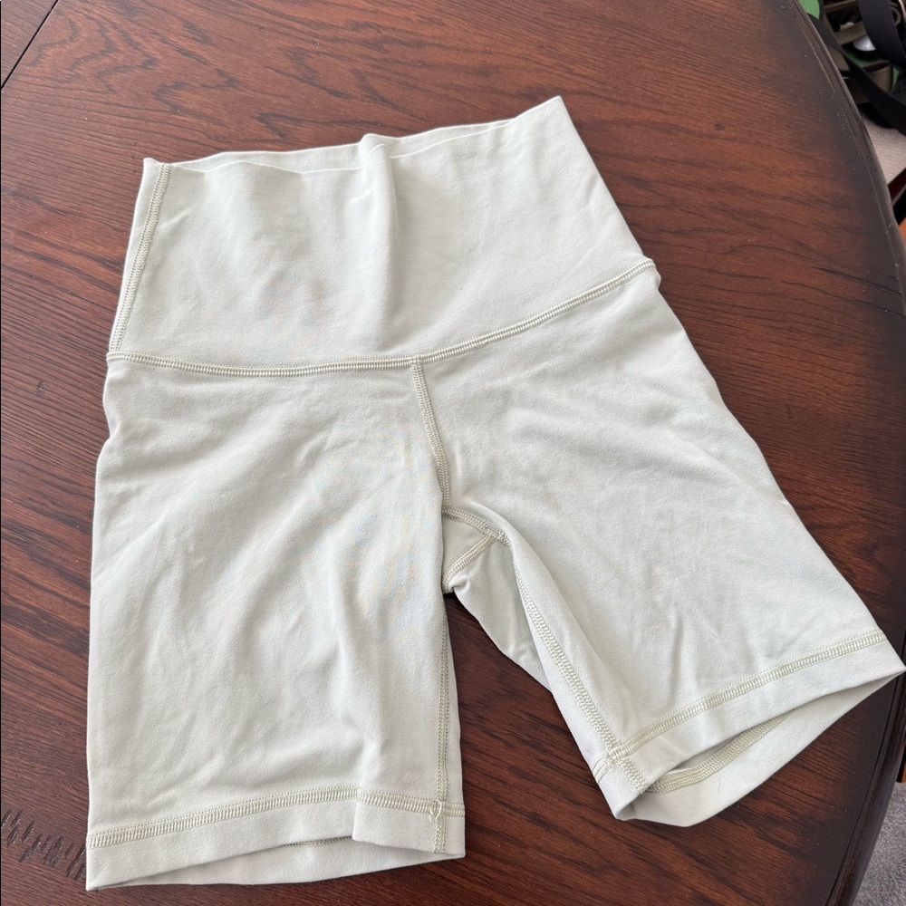 Aritzia Tna biker short - pale green size xs